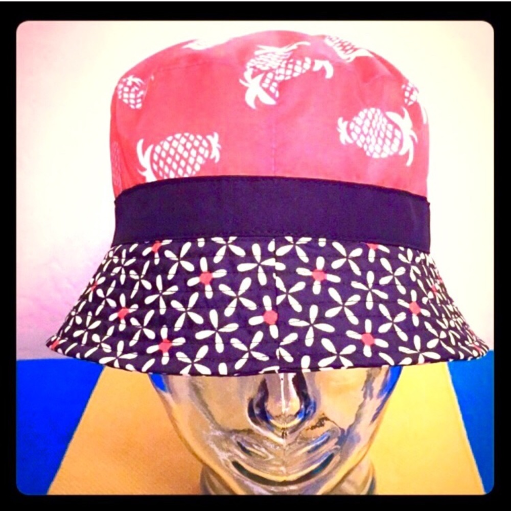 ONLY 1! Totes Bucket Rain Hat